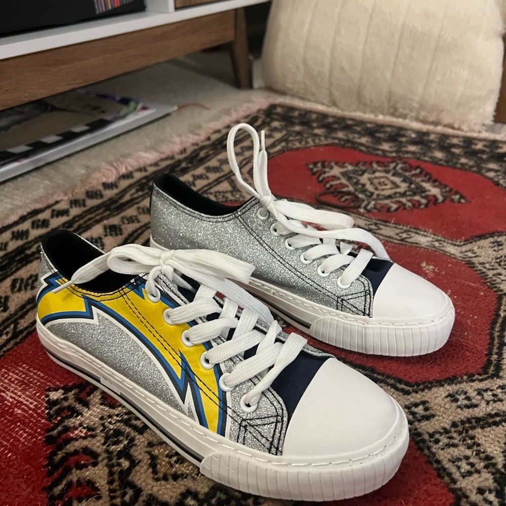 Los Angeles Chargers Womens Glitter Low Top Canvas Shoe